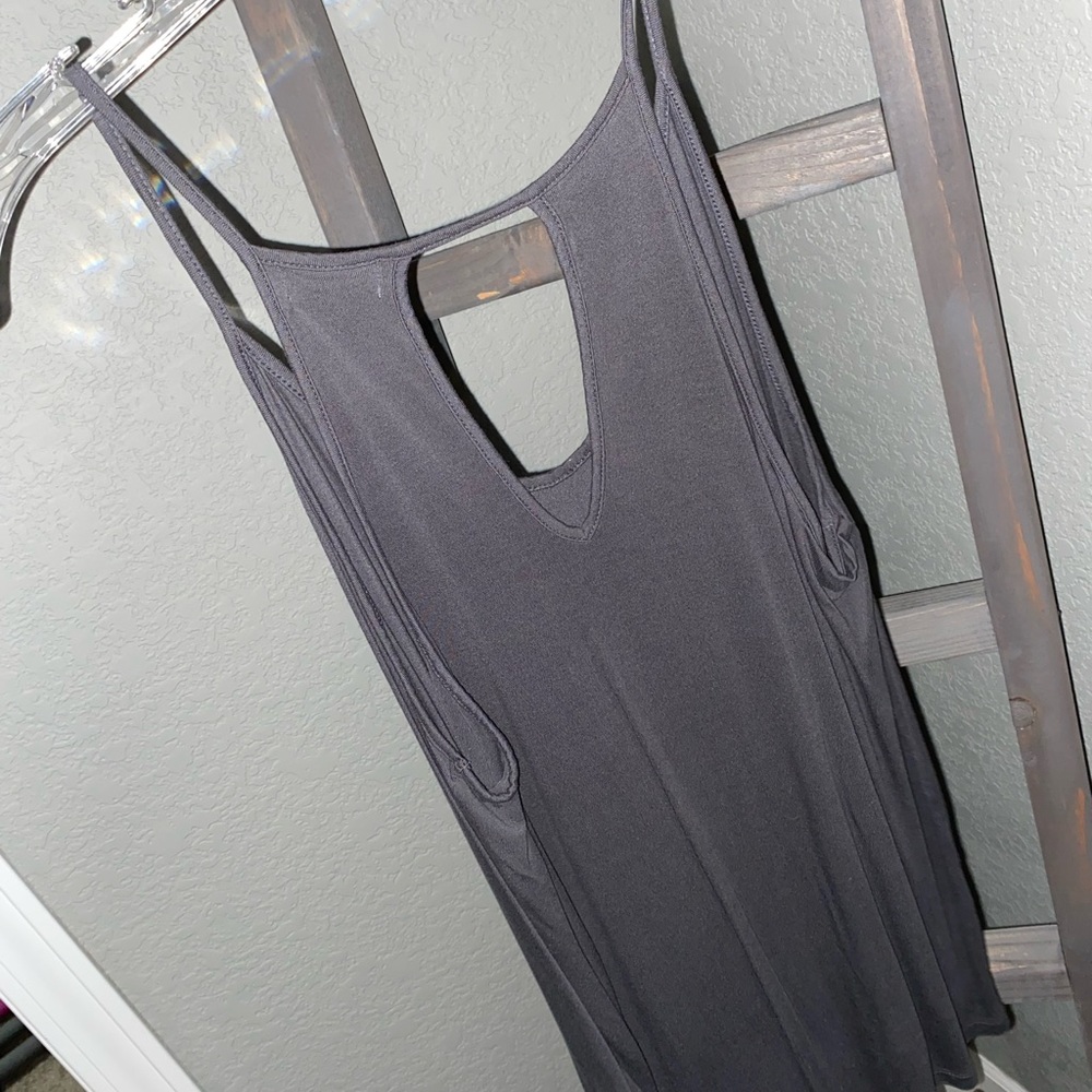 Keyhole back tank ⭐️ - Picture 2 of 3